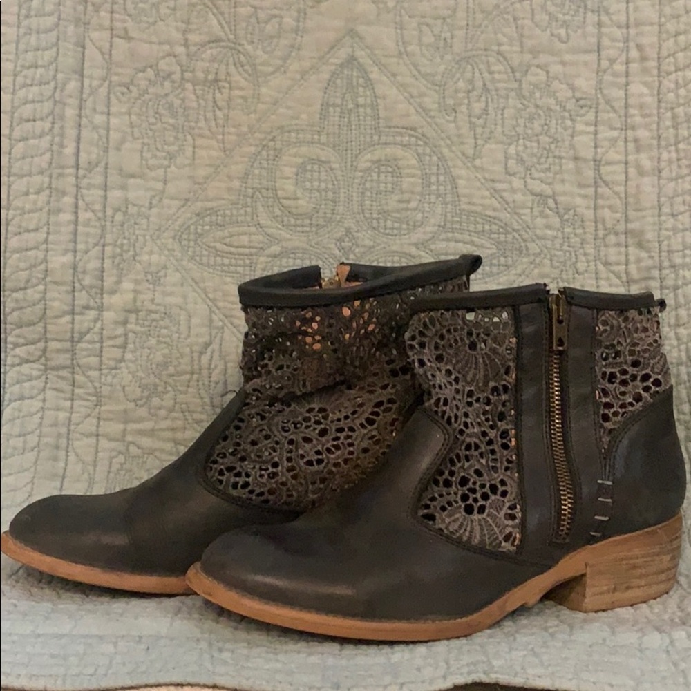 Musse & Cloud leather & lace booties